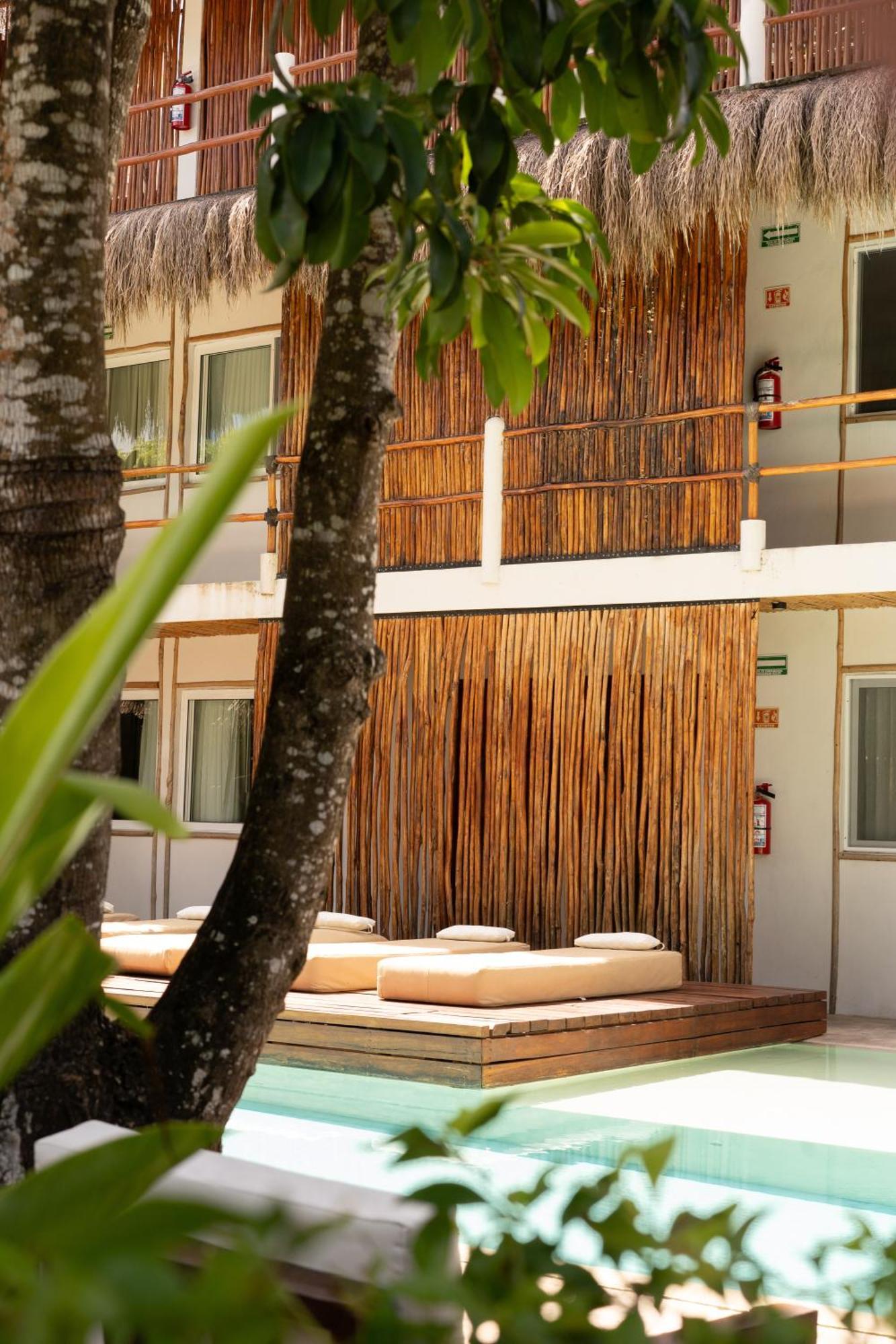 Agam Hotel Бакалар Екстериор снимка