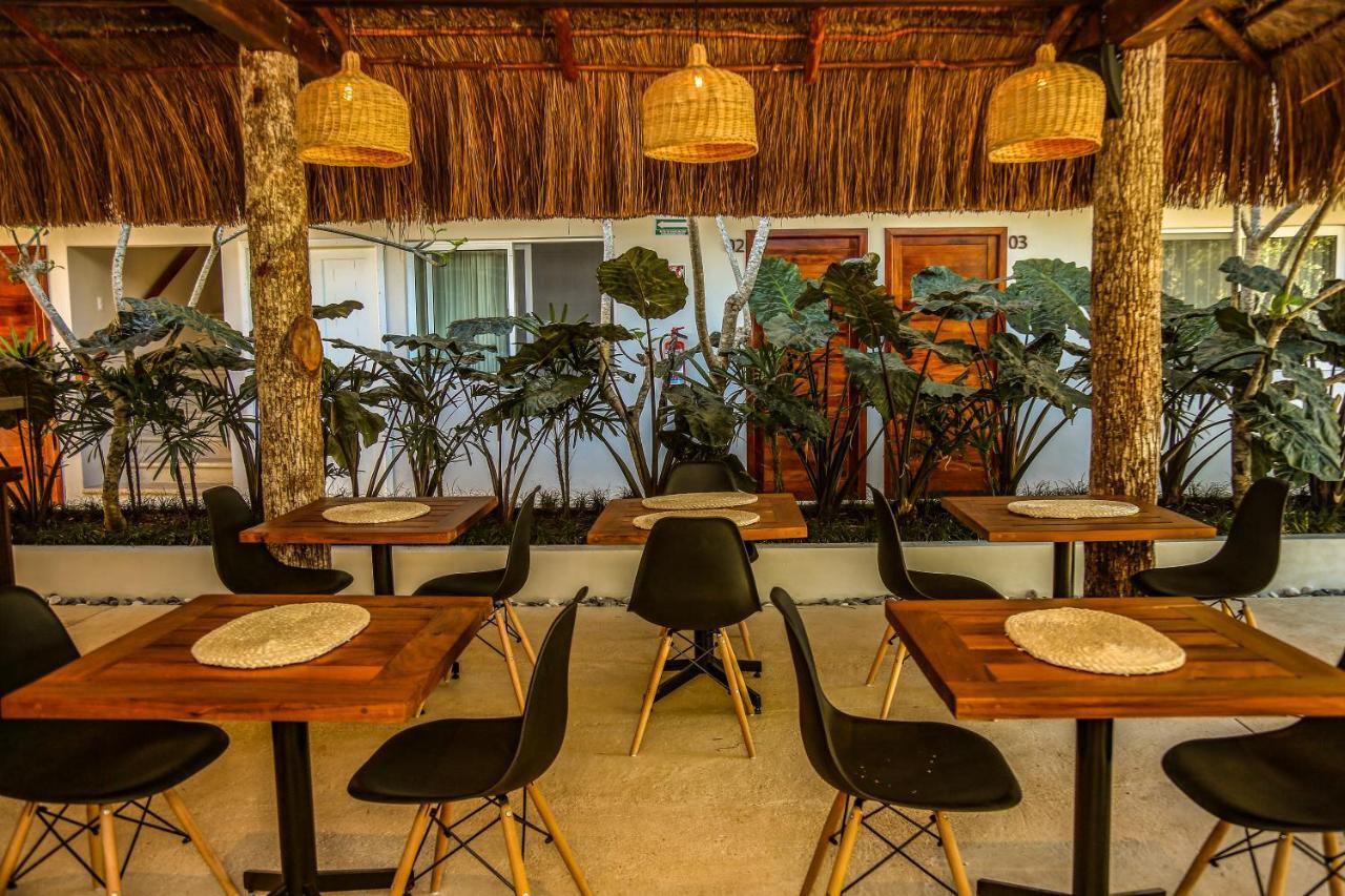 Agam Hotel Бакалар Екстериор снимка